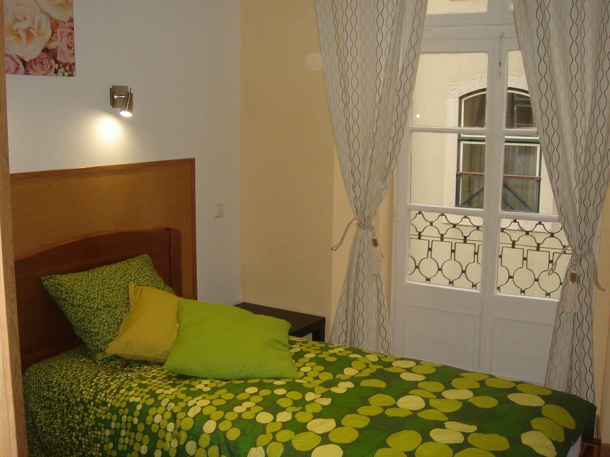 Downtown Guest House Лиссабон Экстерьер фото